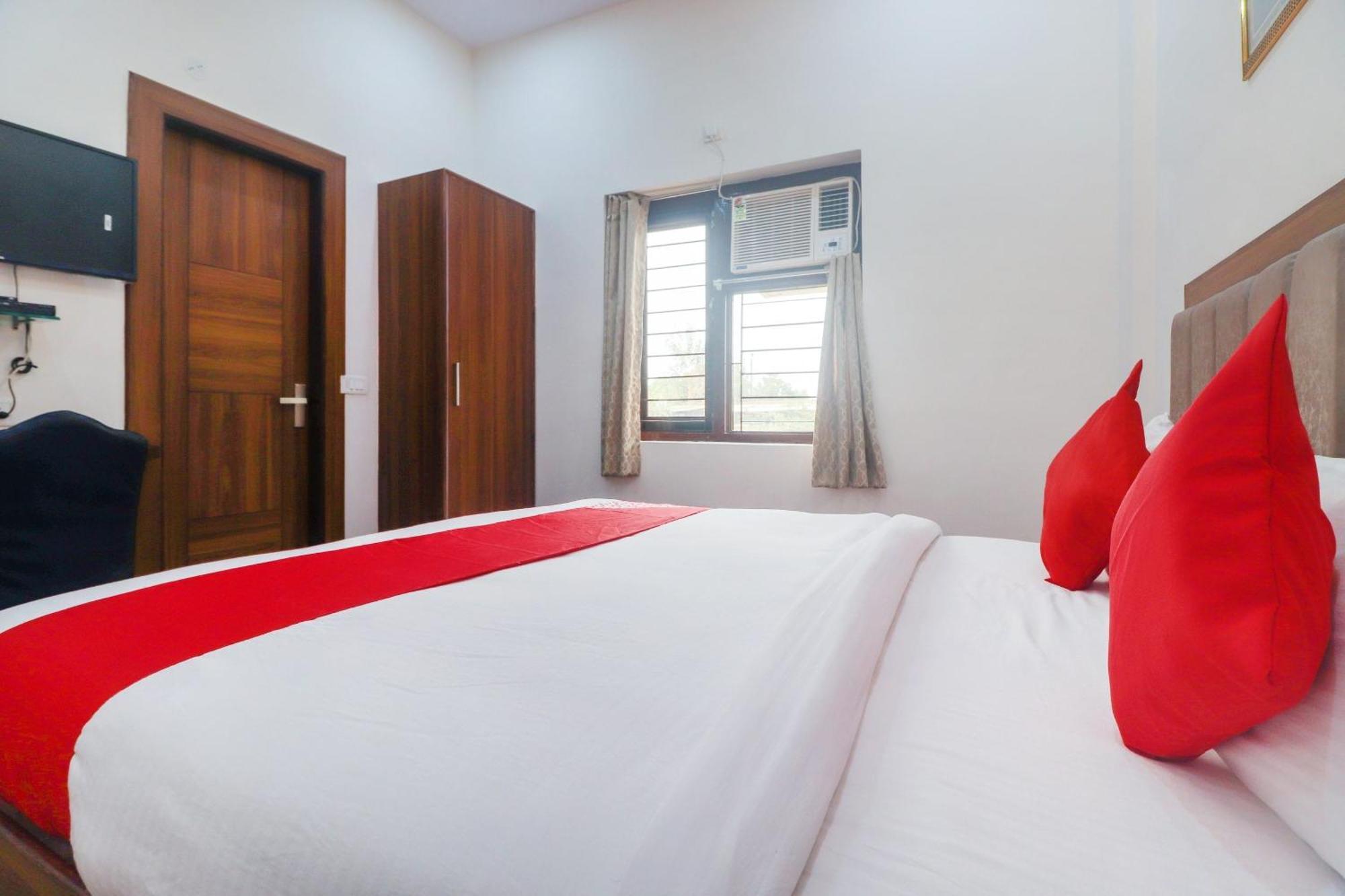 Hotel O Taj Classic Tajganj Luaran gambar